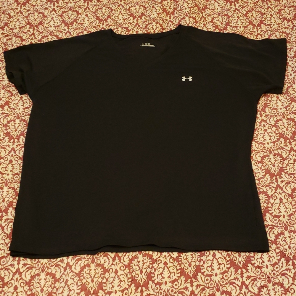 Black UA tee